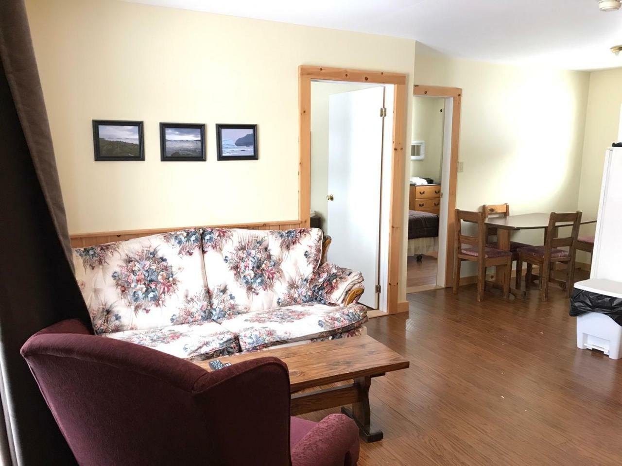 Bonne Bay Cottages Bonne Bay Pond Екстер'єр фото